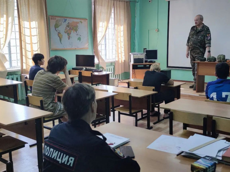 В Твери полицейские и общественники провели урок безопасности для подростков В Твери полицейские и общественники провели урок безопасности для подростков