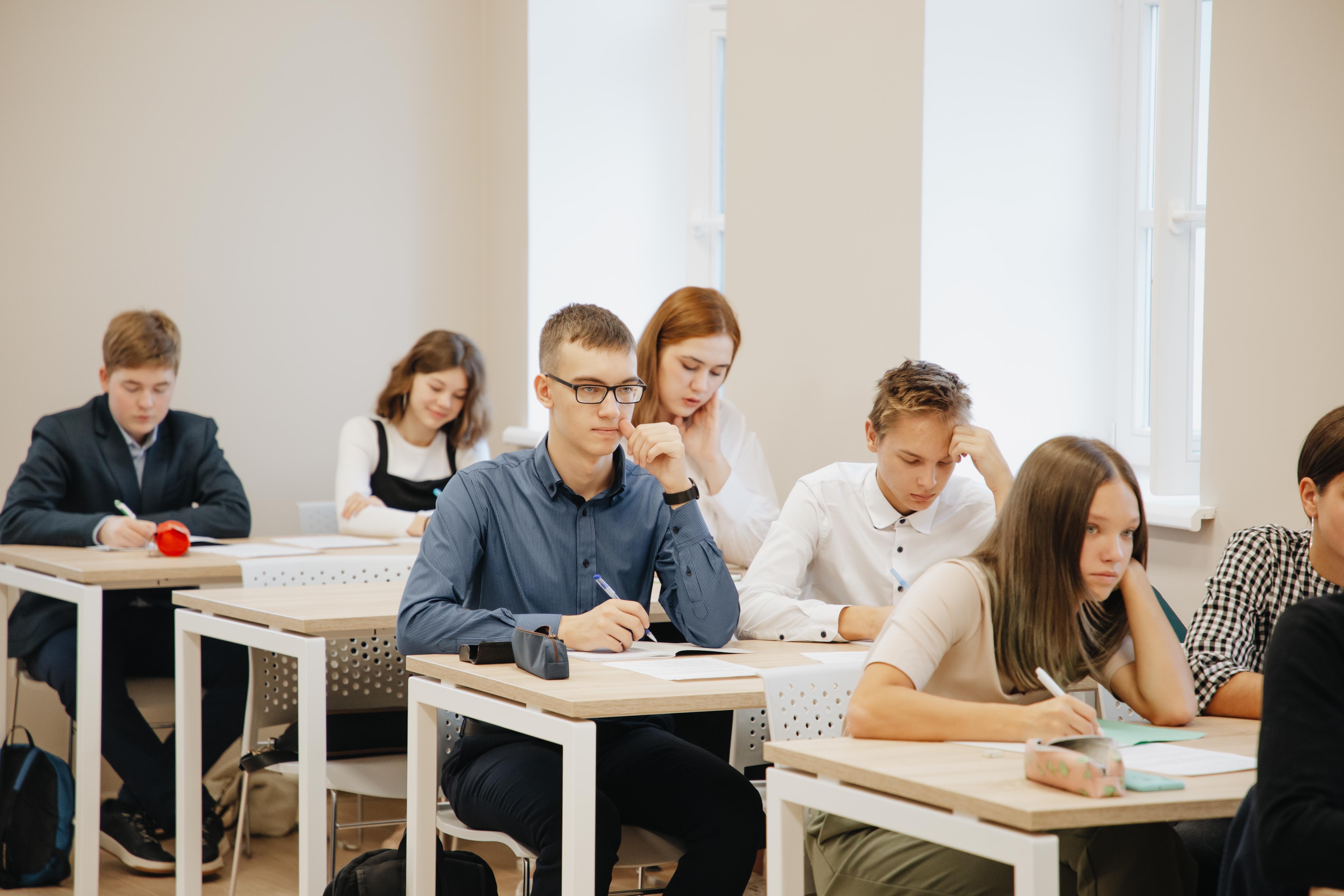 Минпросвещения предложило оптимизировать учебную нагрузку школьников