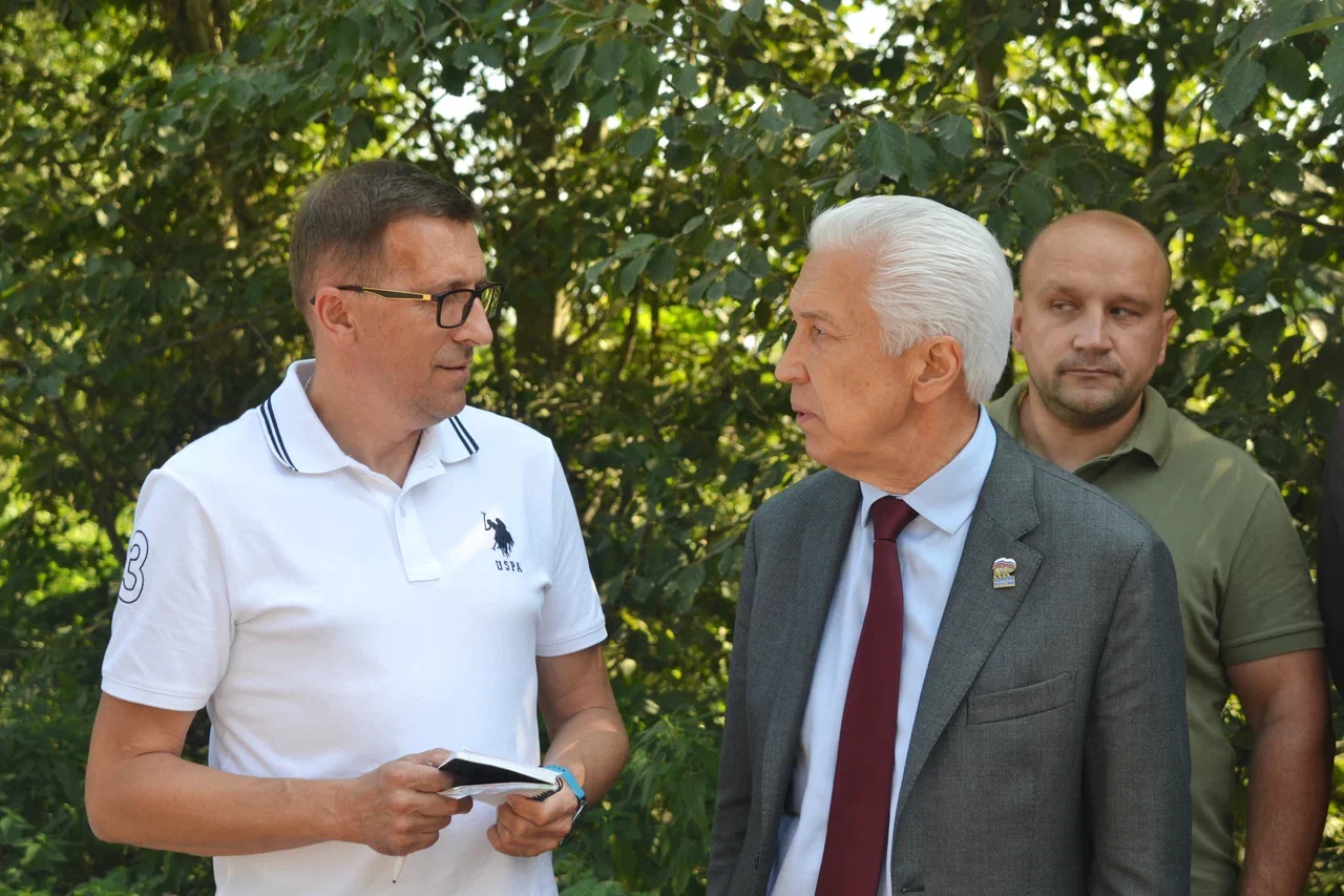 От сортировки мусора до жилья для ветеранов СВО: Владимир Васильев посетил СНТ в Твери