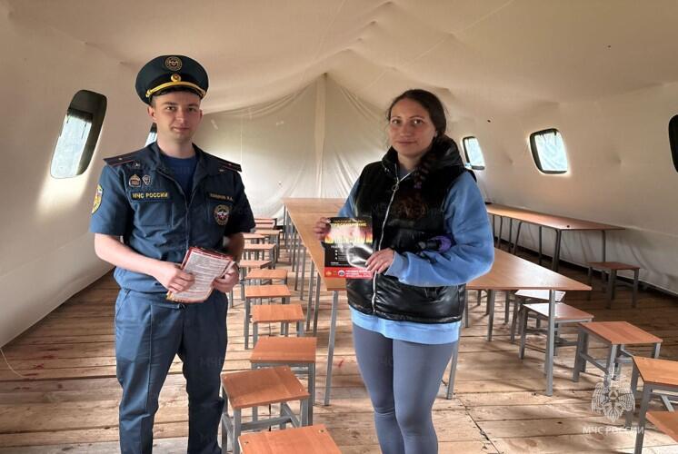 Профилактика в каждом доме: сотрудники МЧС проводят рейды по частному сектору Верхневолжья Профилактика в каждом доме: сотрудники МЧС проводят рейды по частному сектору Верхневолжья