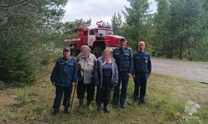 Сотрудники МЧС спасли заблудившихся грибников в Тверской области Сотрудники МЧС спасли заблудившихся грибников в Тверской области