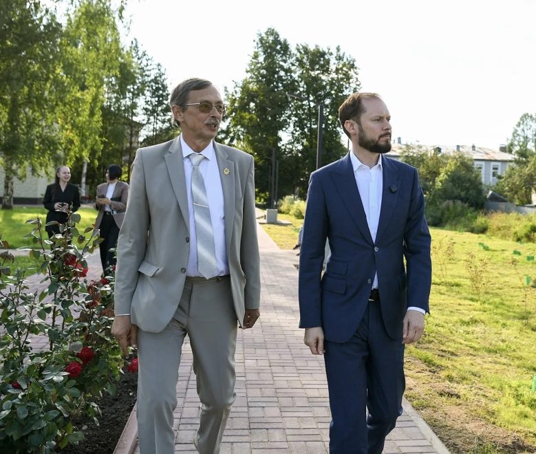 Почему Виталий Королев поставил главу Оленинского округа в пример другим руководителям