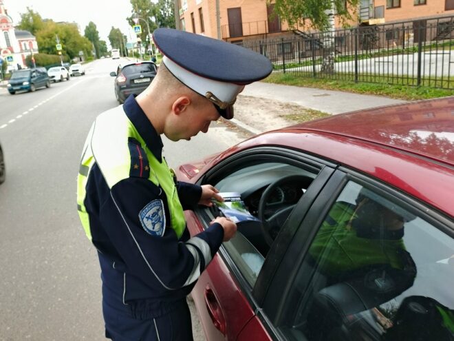 "Внимание, пешеход!": в Кимрах автоинспекторы провели профилактическую акцию "Внимание, пешеход!": в Кимрах автоинспекторы провели профилактическую акцию