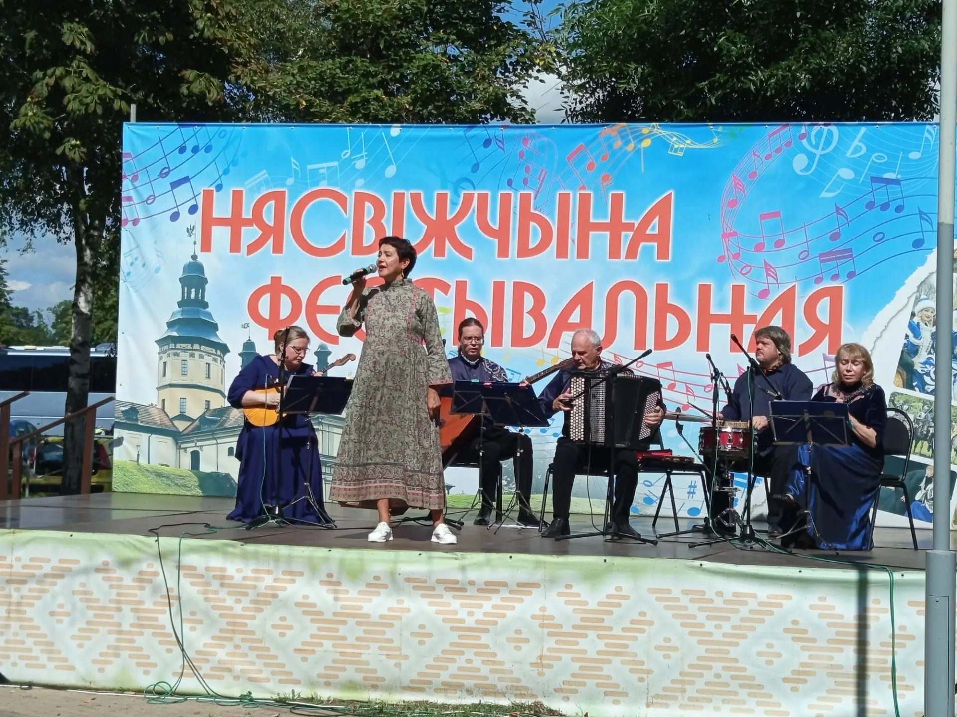 «КалиНА-АРТ» из Твери покорил сердца белорусских зрителей на фестивале в Несвиже «КалиНА-АРТ» из Твери покорил сердца белорусских зрителей на фестивале в Несвиже