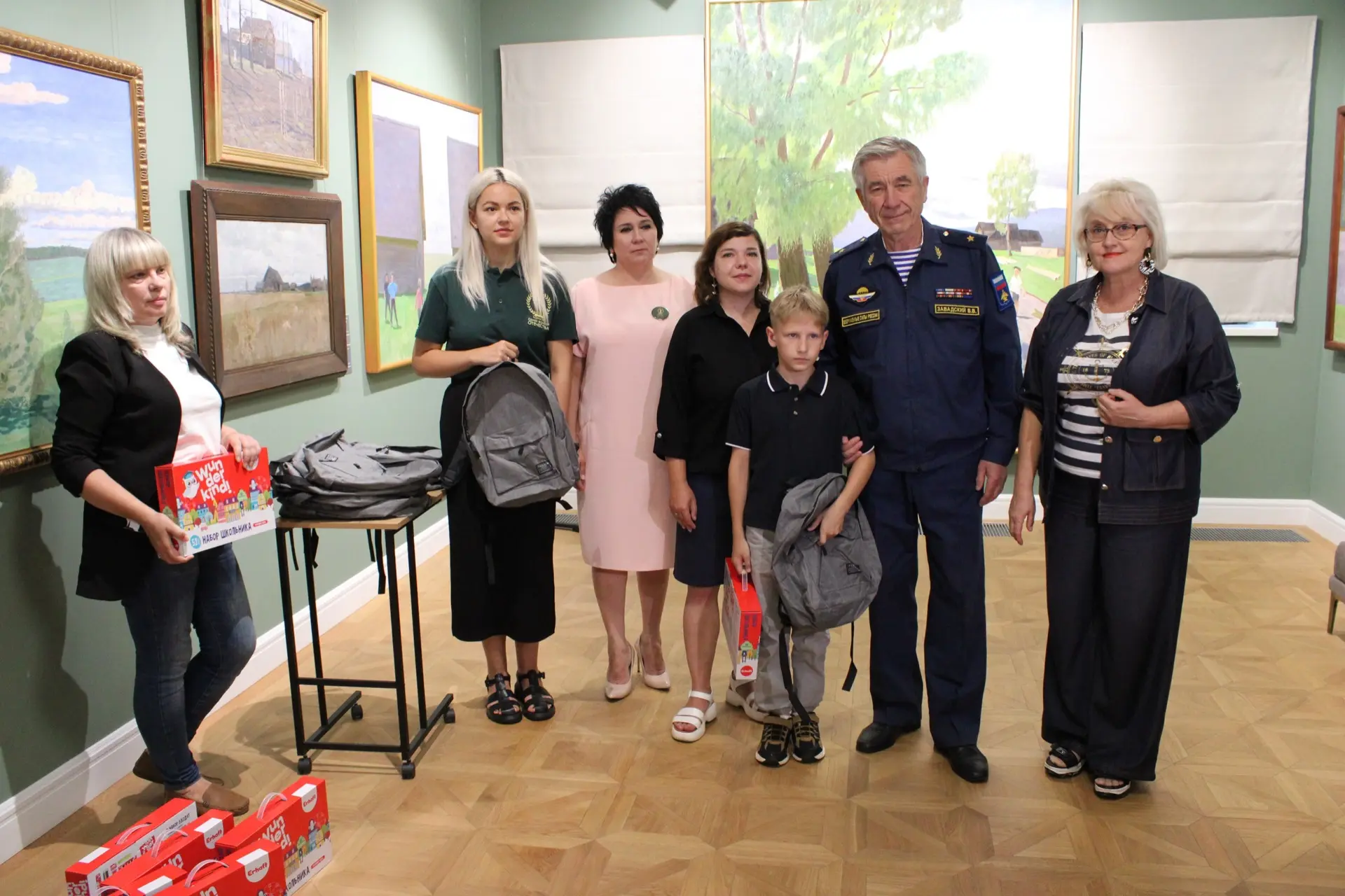 Канцелярия для будущих отличников: в Твери продолжается акция «Собери портфель с генералом» Канцелярия для будущих отличников: в Твери продолжается акция «Собери портфель с генералом»