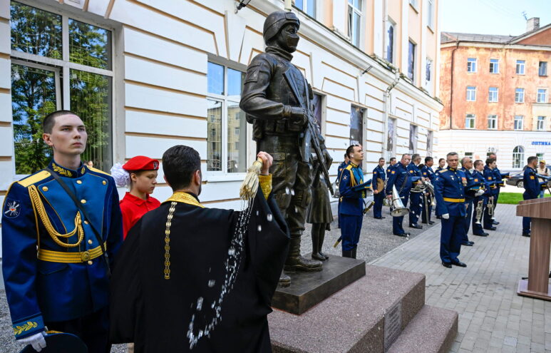 В Твери открыли памятник героям СВО «Во имя жизни» В Твери открыли памятник героям СВО «Во имя жизни»