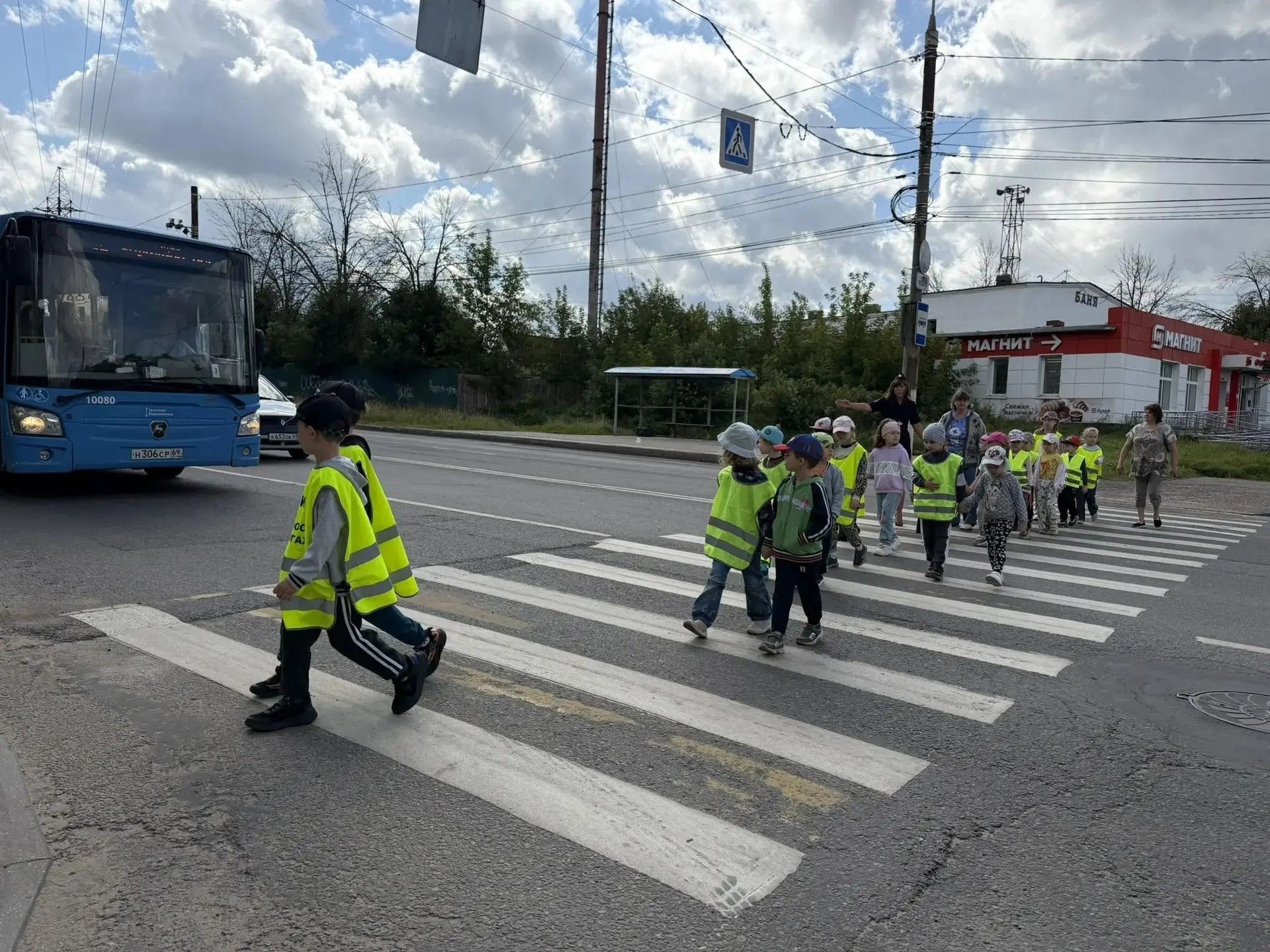"Мой безопасный маршрут": автоинспекторы Твери научили дошкольников избегать дорожных ловушек "Мой безопасный маршрут": автоинспекторы Твери научили дошкольников избегать дорожных ловушек