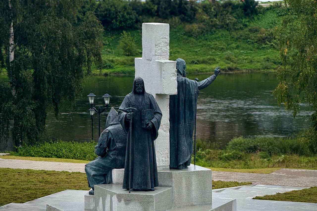 Святые покровители обители: в Старицком монастыре открыли памятник трём игуменам Святые покровители обители: в Старицком монастыре открыли памятник трём игуменам