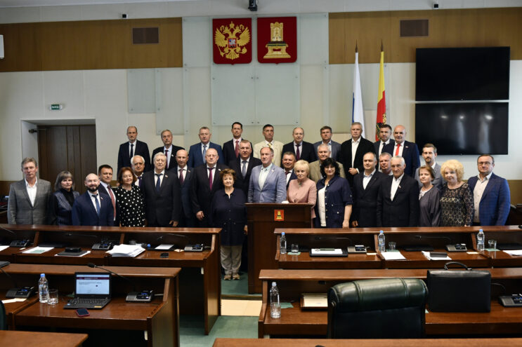Голубев: депутаты 7 созыва продолжают работу Голубев: депутаты 7 созыва продолжают работу