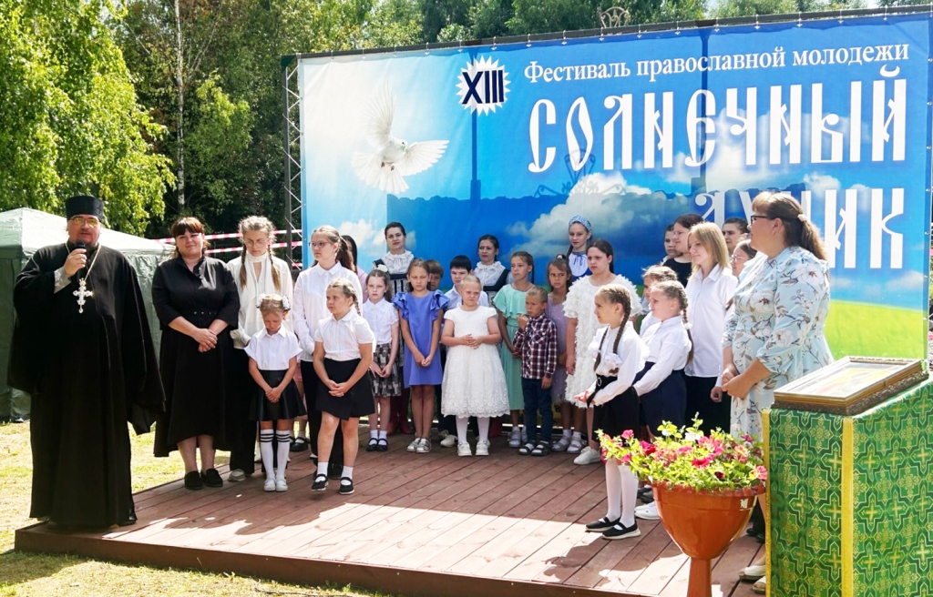 В Бологое прошёл фестиваль "Солнечный лучик": песни, танцы и добрые подарки В Бологое прошёл фестиваль "Солнечный лучик": песни, танцы и добрые подарки