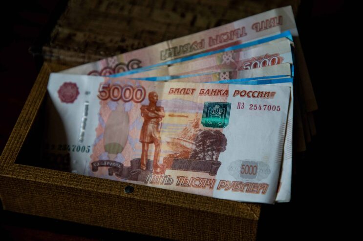 Опрос ВТБ: 55% россиян признались, что дети копят лучше них