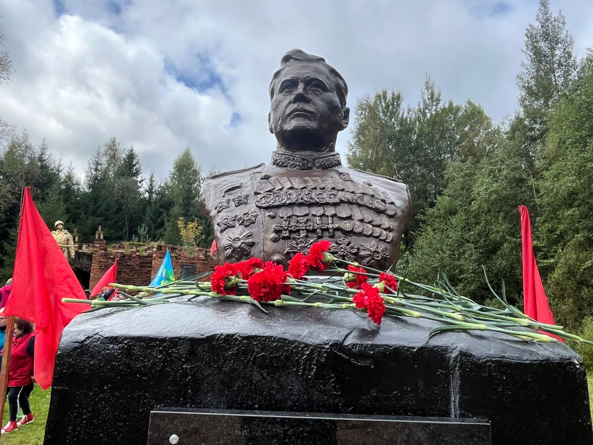 В Тверской области торжественно открыли бюст маршала Андрея Еременко