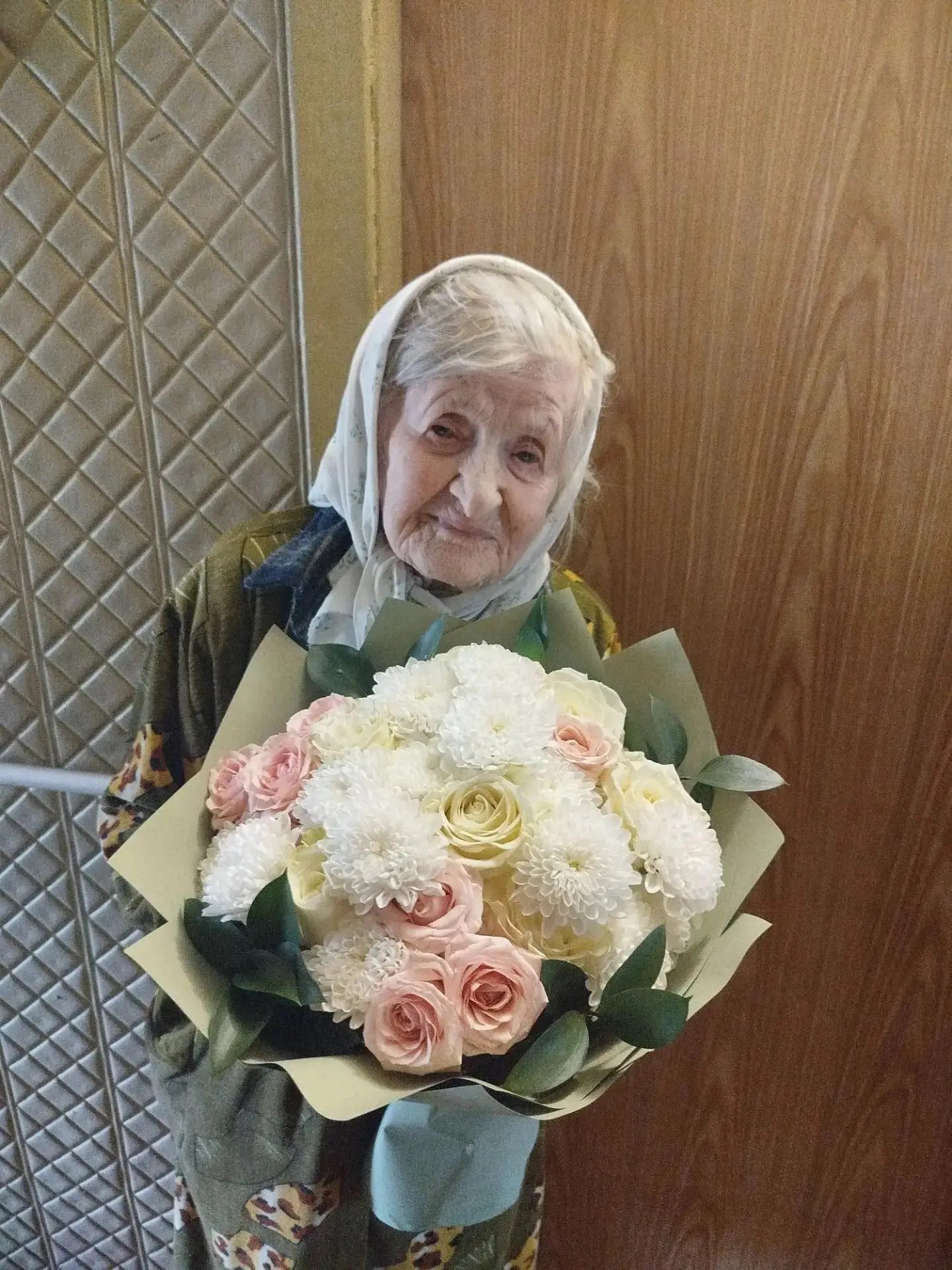 Виталий Королев поздравил ветерана из Конаково со 102-летием