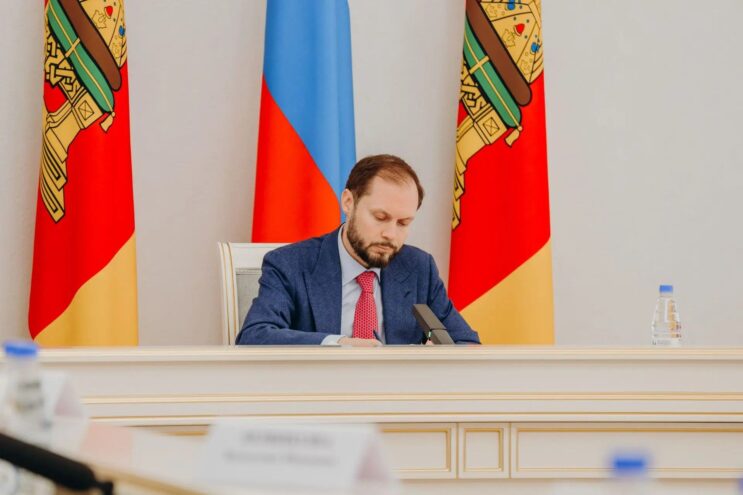 Виталий Королев расширил программу «Земский учитель» для студентов Виталий Королев расширил программу «Земский учитель» для студентов