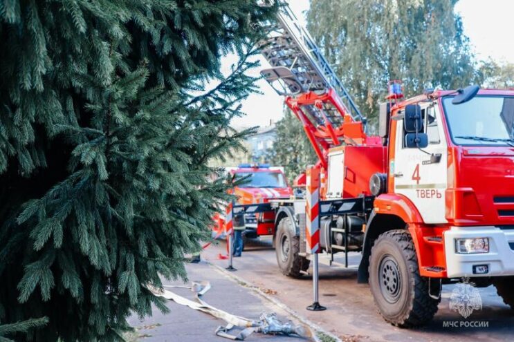 В Твери проверили готовность пожарных: учения прошли в здании отдела полиции В Твери проверили готовность пожарных: учения прошли в здании отдела полиции