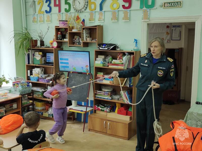 Как в Тверской области детей учат правилам поведения у водоёмов