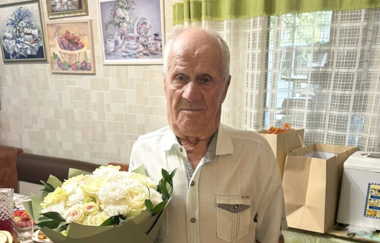 Виталий Королев поздравил с 99-летием Сергея Егорова Виталий Королев поздравил с 99-летием Сергея Егорова