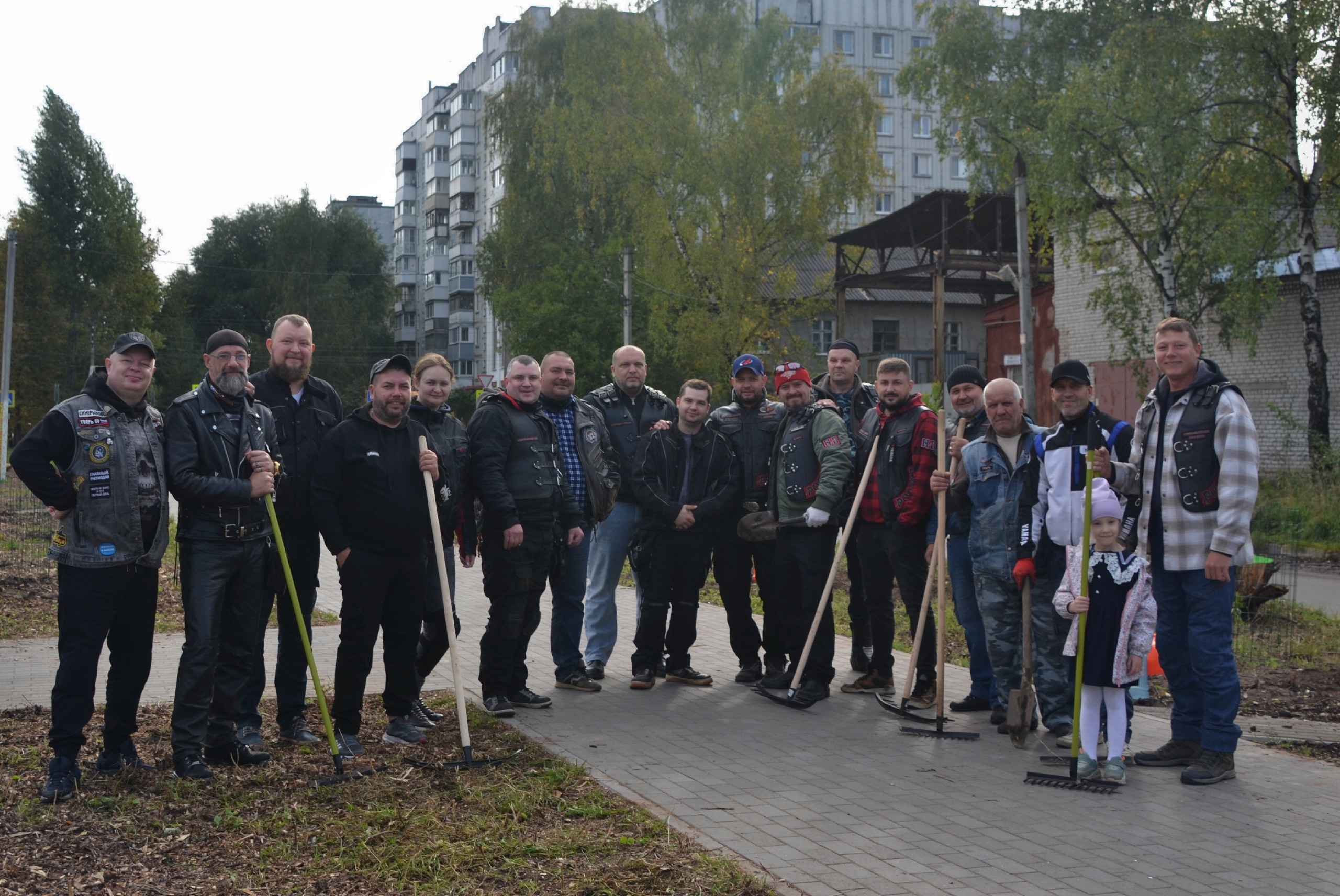 Связь поколений: в Твери появилась стела воинам-мотоциклистам