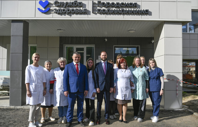 Виталий Королев проверил ремонт Зубцовской ЦРБ и оценил темпы работ