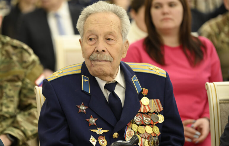 Виталий Королев поздравил со 100-летием Петра Потёмкина Виталий Королев поздравил со 100-летием Петра Потёмкина