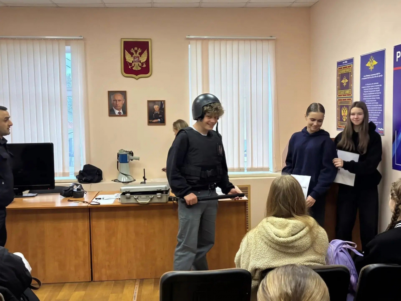 Как в Торжке знакомят подростков со службой в полиции