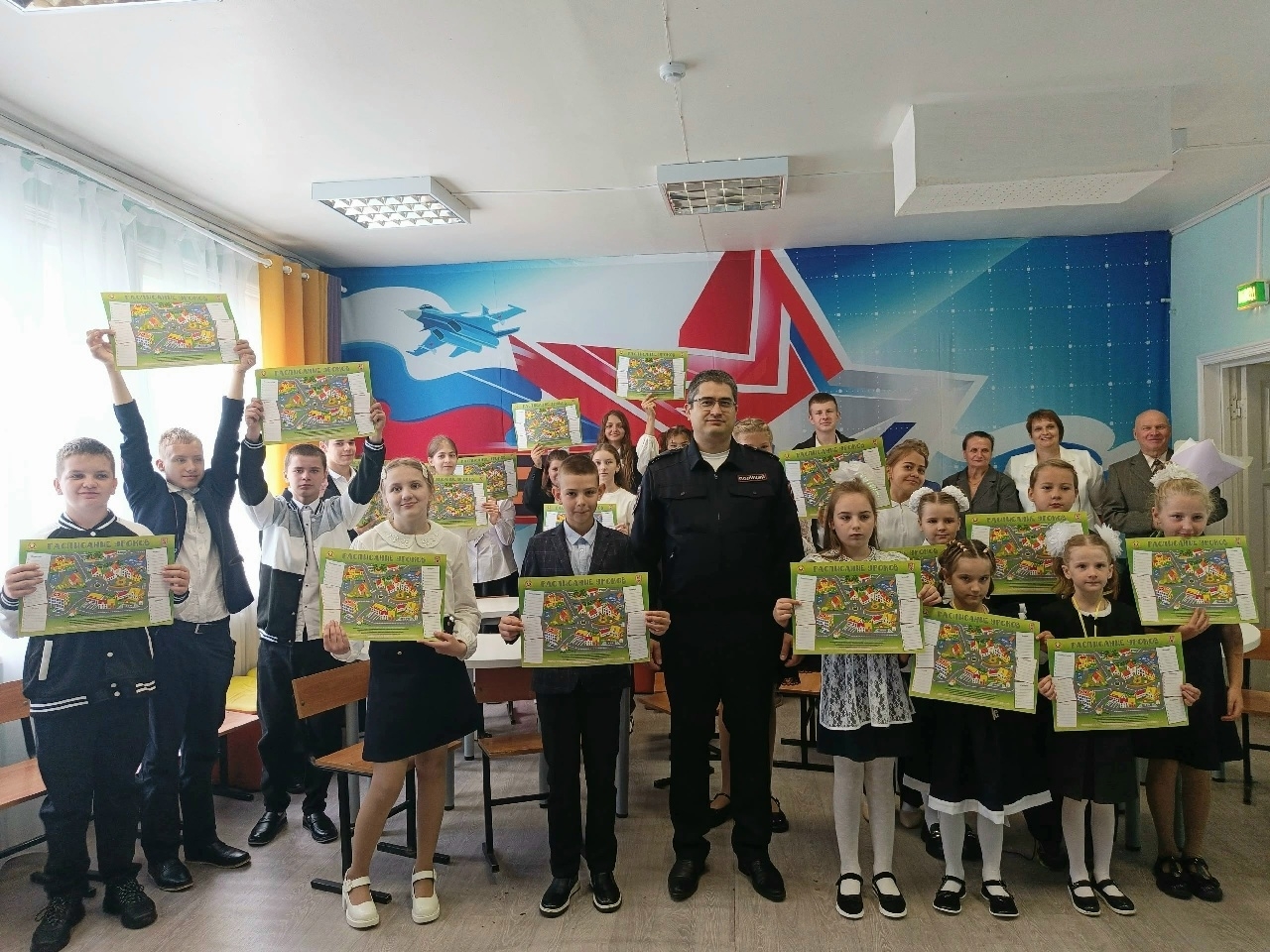 Безопасность с первых шагов: автоинспекторы Западнодвинского округа поздравили первоклассников с Днём знаний Безопасность с первых шагов: автоинспекторы Западнодвинского округа поздравили первоклассников с Днём знаний