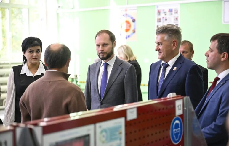 В Удомле Виталий Королев обсудил газификацию и заглянул в будущее колледжа В Удомле Виталий Королев обсудил газификацию и заглянул в будущее колледжа