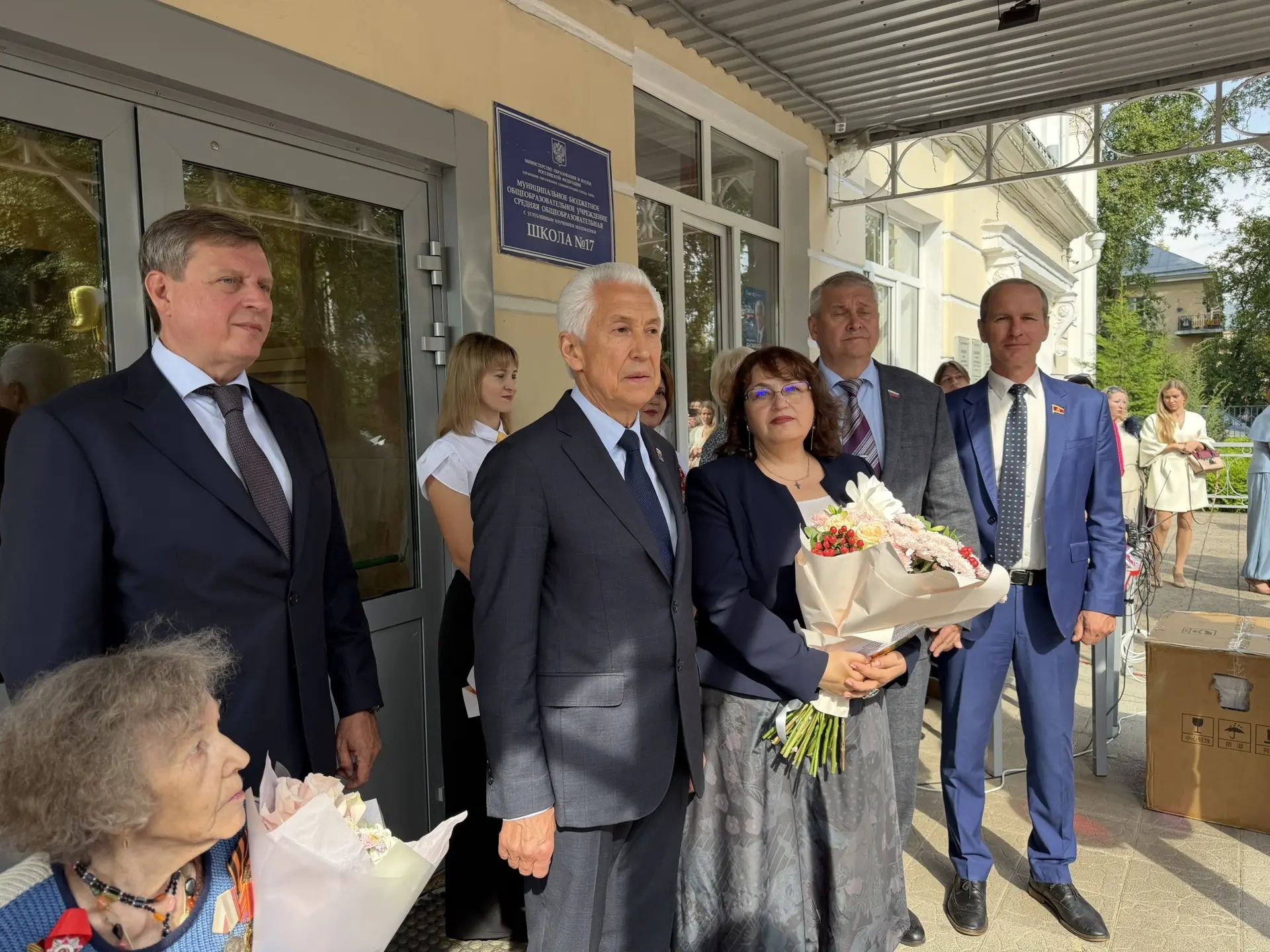 Год единства народов России: Владимир Васильев принял участие в торжественных линейках в школах Твери