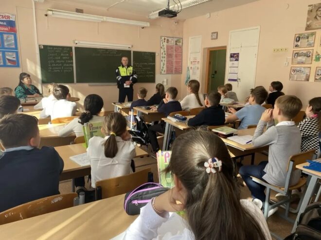 В Конаково сотрудники ГИБДД провели профилактические занятия в школах В Конаково сотрудники ГИБДД провели профилактические занятия в школах