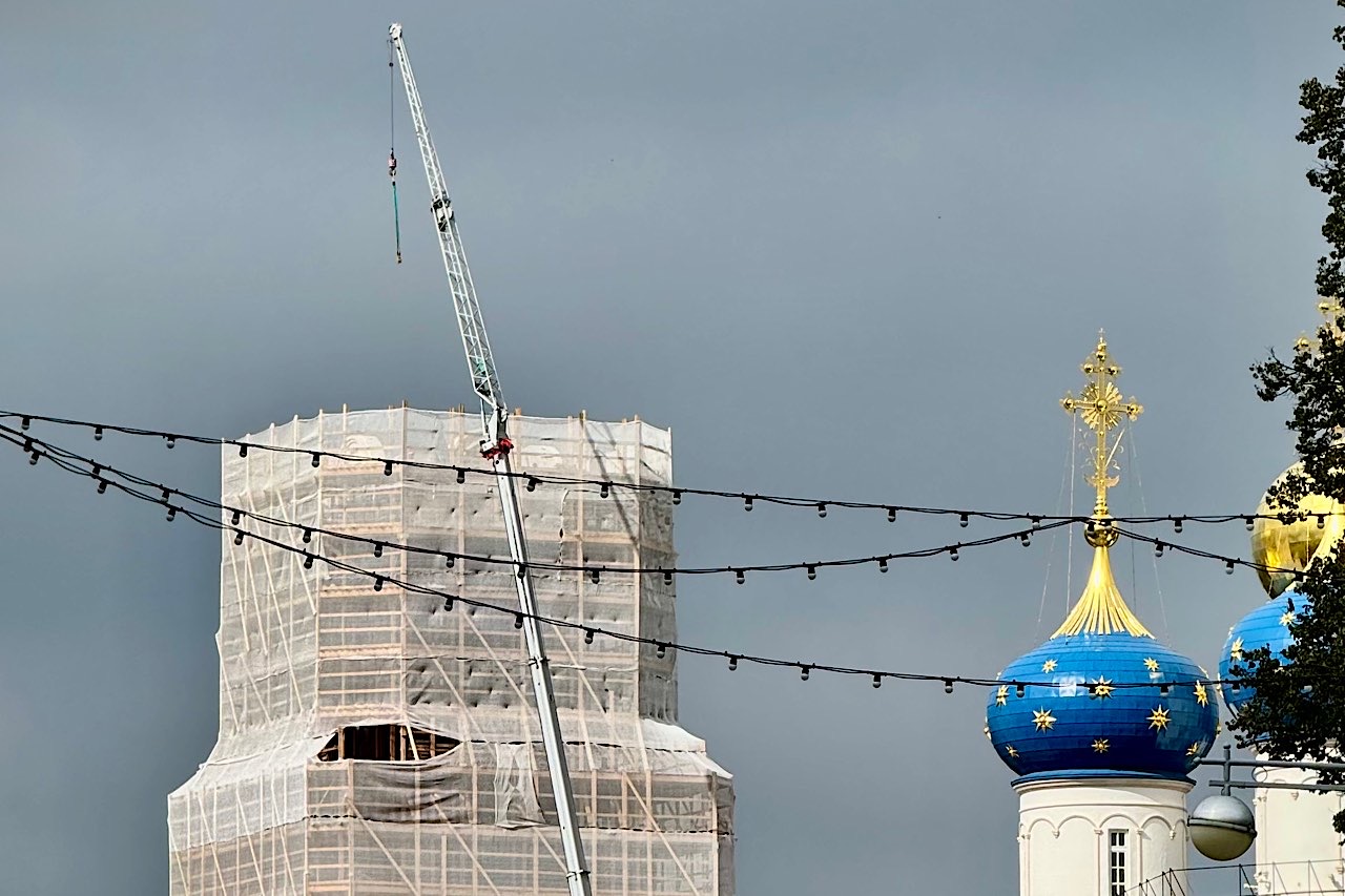 В Твери на колокольню Спасо-Преображенского собора установят купол и крест В Твери на колокольню Спасо-Преображенского собора установят купол и крест