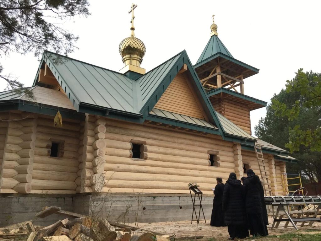 Храм в Заборовье обретает облик: установлены купола и кресты, отслужен благодарственный молебен Храм в Заборовье обретает облик: установлены купола и кресты, отслужен благодарственный молебен