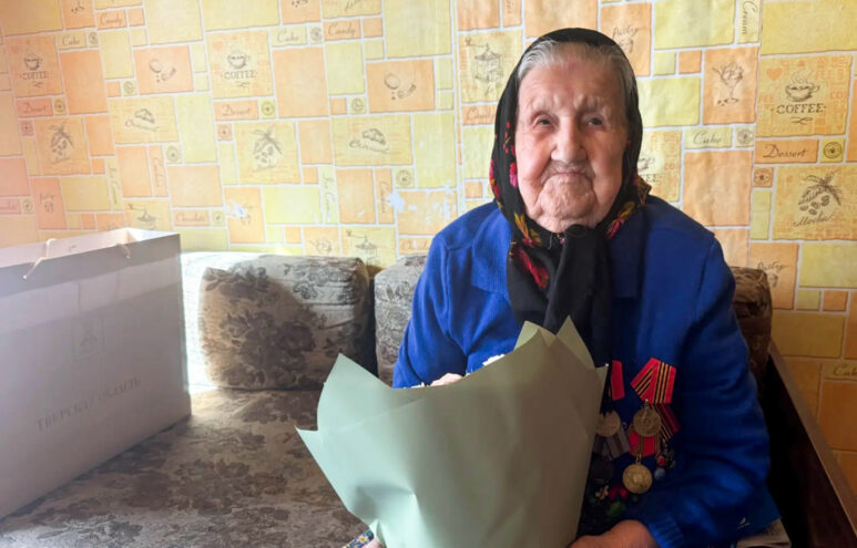 Виталий Королев поблагодарил 100-летнюю труженицу тыла Виталий Королев поблагодарил 100-летнюю труженицу тыла