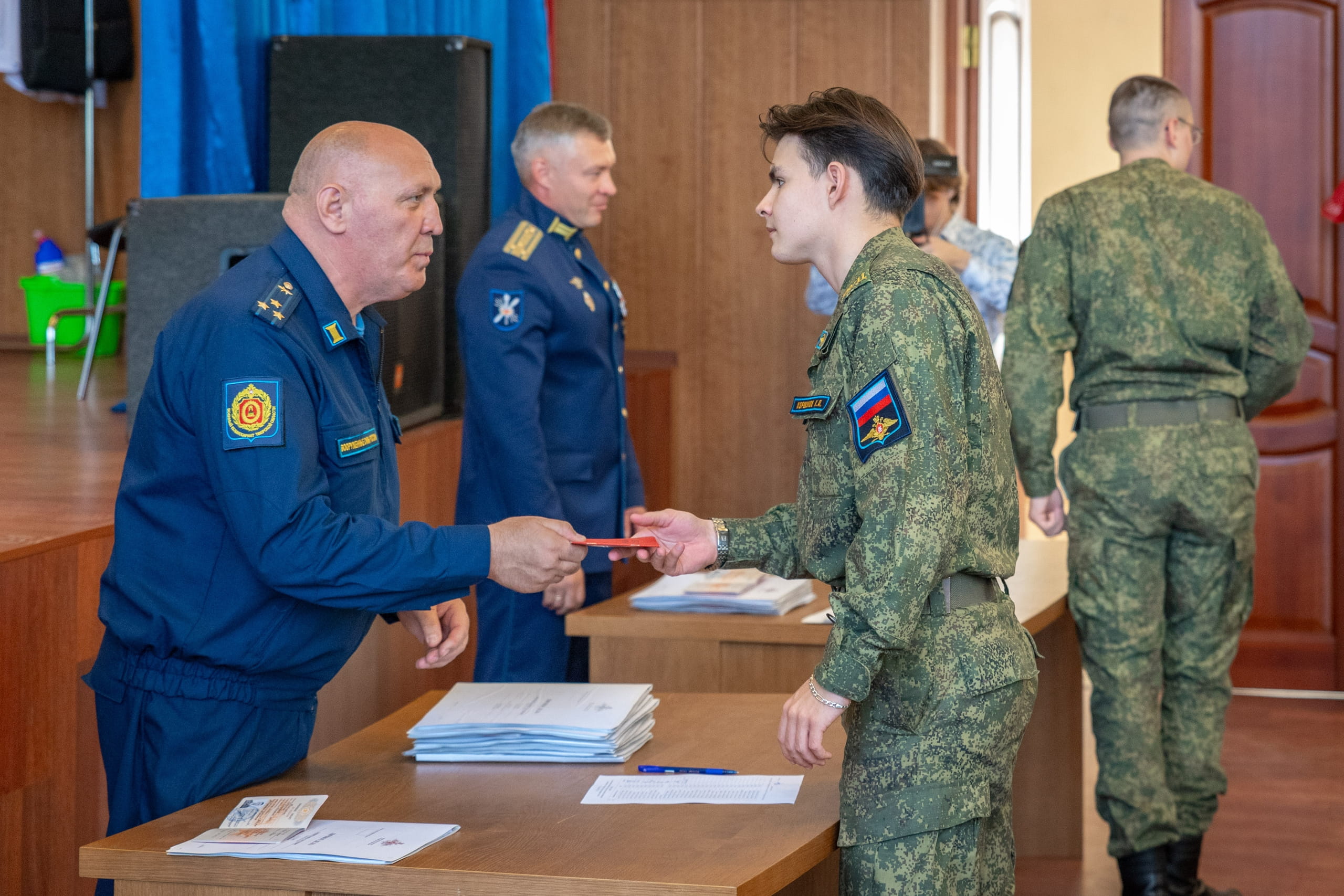 Выпускникам ВУЦ ТвГТУ вручены военные билеты