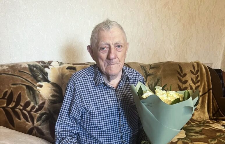 100 лет исполнилось фронтовику Владимиру Дмитриеву из Нелидово 100 лет исполнилось фронтовику Владимиру Дмитриеву из Нелидово