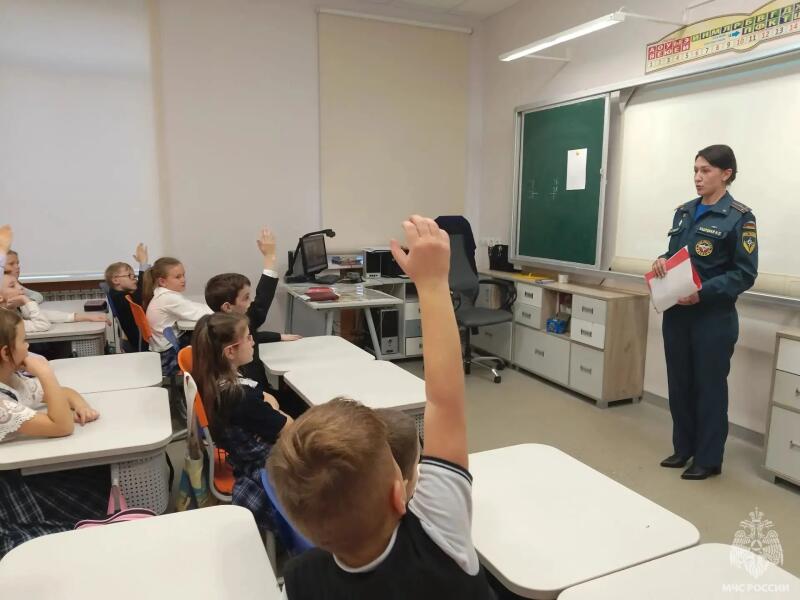 Уроки безопасности: школьникам Твери рассказали, как не допустить пожара и что делать при опасности