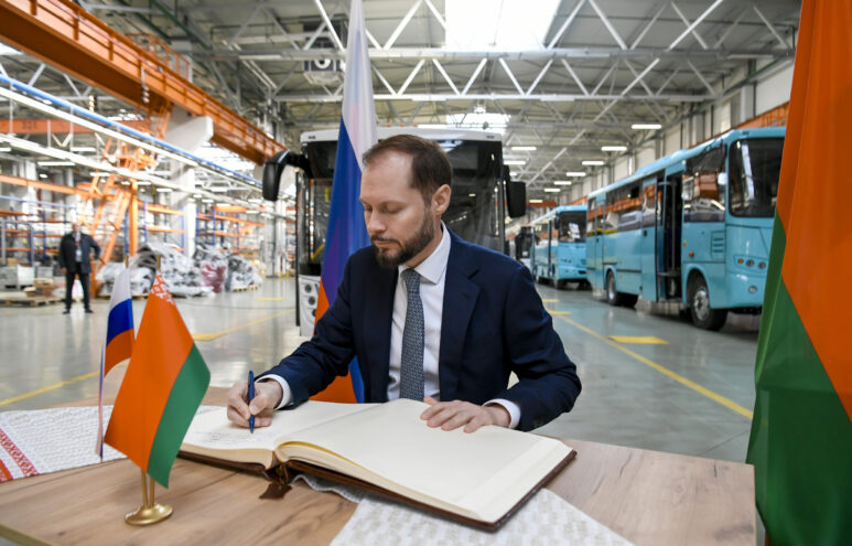 Виталий Королев оценил кооперацию Верхневолжья с Минским автозаводом