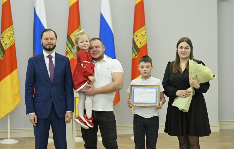 Виталий Королев расширил программу повышения рождаемости