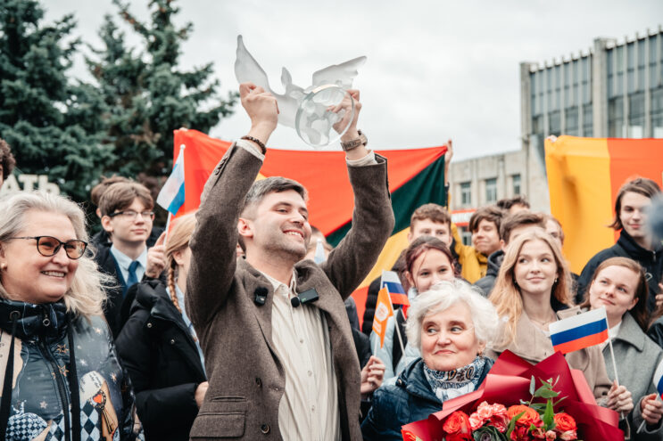 Кубик Рубика на удачу: в Тверь вернулся лучший учитель России