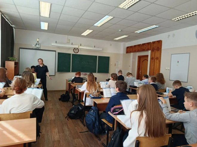 В Тверской области полицейские провели урок правовой грамотности для школьников В Тверской области полицейские провели урок правовой грамотности для школьников