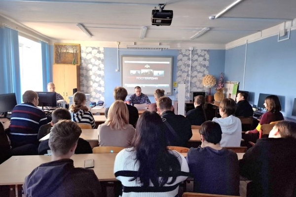 Росгвардейцы провели антитеррористическое занятие в колледже Осташковского района Росгвардейцы провели антитеррористическое занятие в колледже Осташковского района