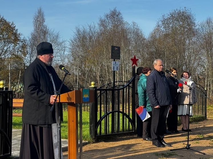В селе Андреапольского округа открыли обновлённое воинское захоронение