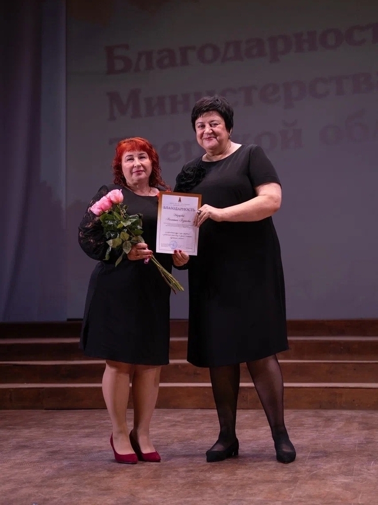 Педагогам Лихославльского округа вручили награды к празднику Педагогам Лихославльского округа вручили награды к празднику