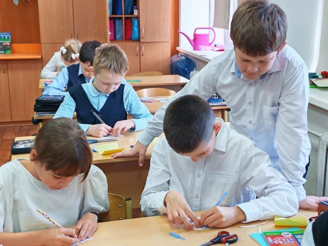 “Яркий пешеход”: кадеты СОШ № 34 вместе с ГИБДД сделали световозвращающие брелоки “Яркий пешеход”: кадеты СОШ № 34 вместе с ГИБДД сделали световозвращающие брелоки