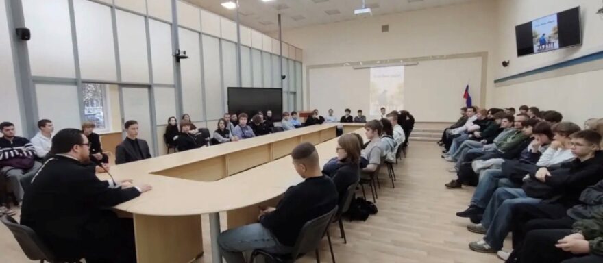 Роль отца с точки зрения веры: встреча студентов со священником в Твери Роль отца с точки зрения веры: встреча студентов со священником в Твери