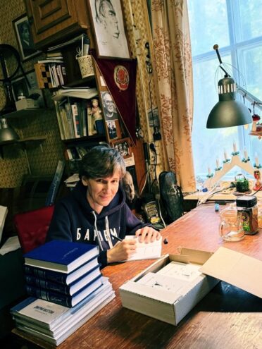 От стихов к спасению птиц: история Анастасии Каменской — поэтессы, куратора и зооволонтёра От стихов к спасению птиц: история Анастасии Каменской — поэтессы, куратора и зооволонтёра